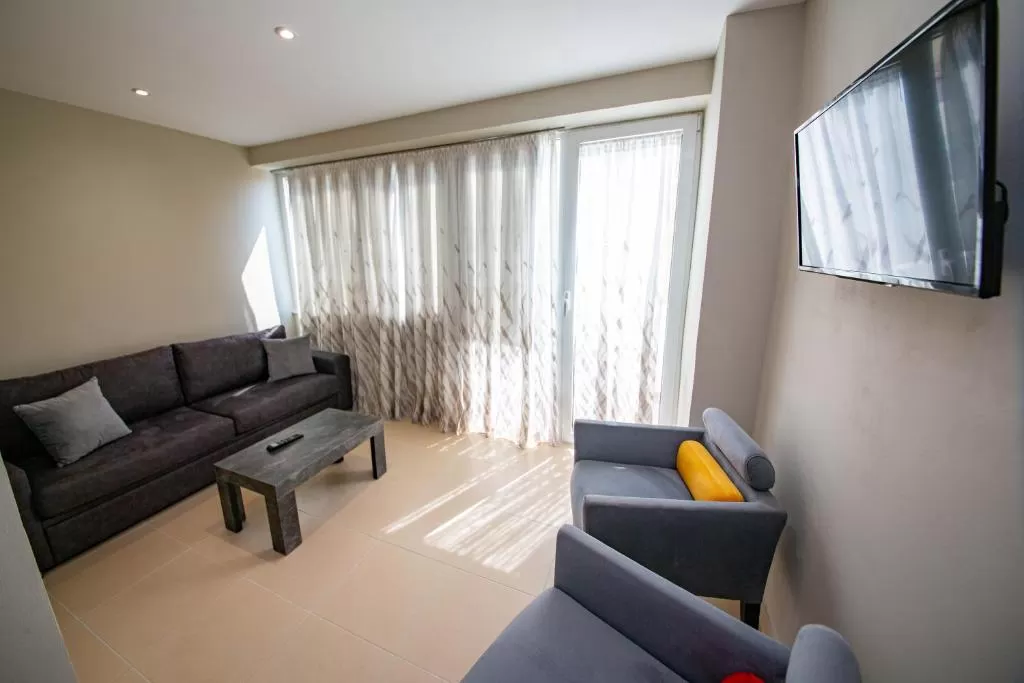 Miki 10 - Family 4.jpg